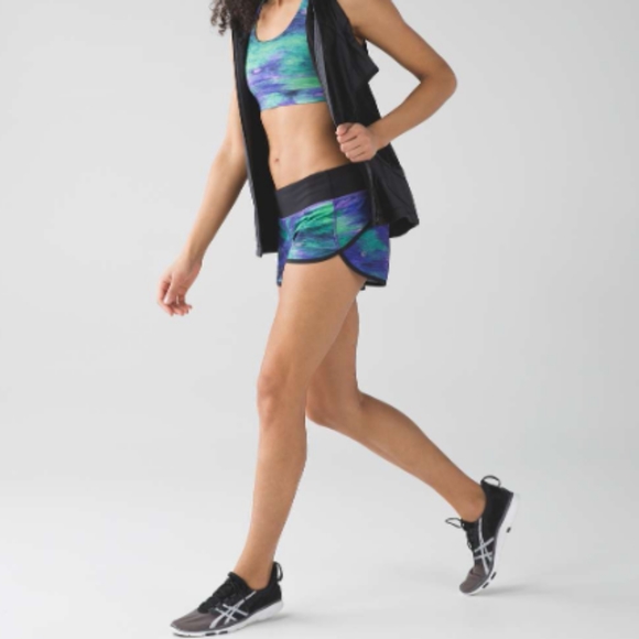 Lululemon Sz 8 Speed Up Shorts Rio Nights 2.5" Inseam - Picture 4 of 9